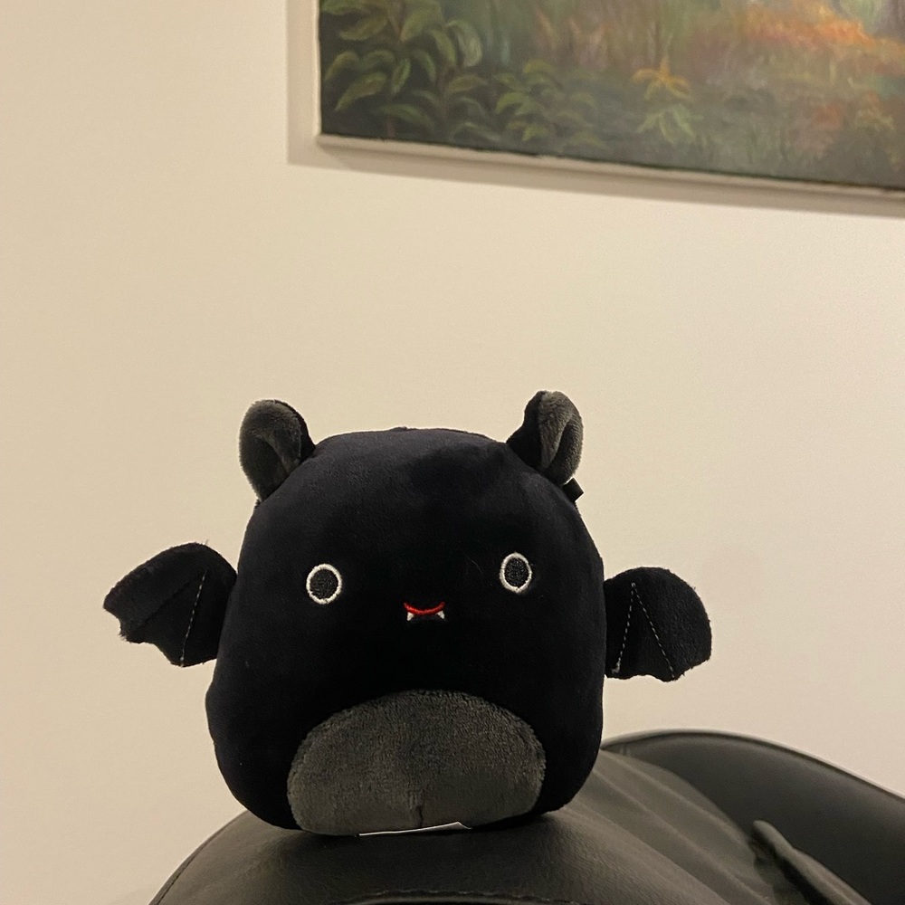 ULTRA RARE 4” Emily the Bat Capsule Squishmallow Brand New Halloween Canada Excl